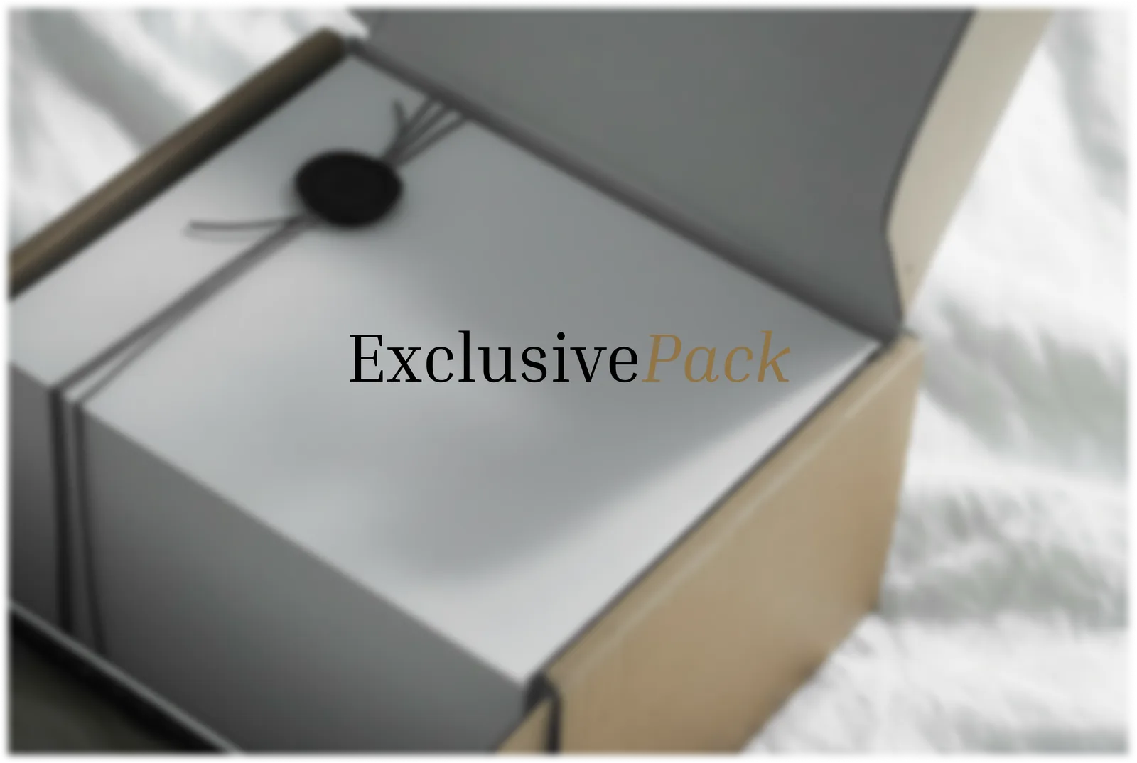 Sigla Exclusive Pack pe o cutie de ambalaj premium